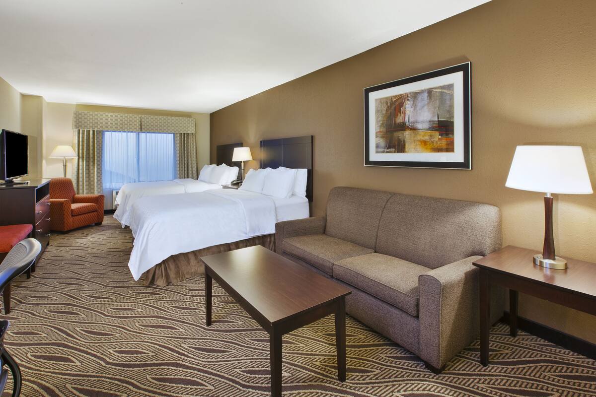In-room safe, desk, iron/ironing board, free cots/infant beds
