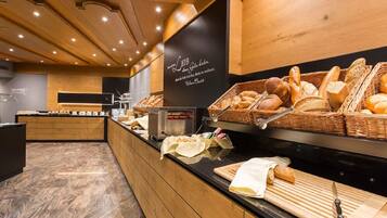 Bữa sáng buffet hàng ngày (20 EUR/mỗi người)