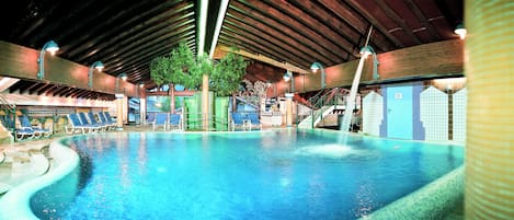 Una piscina techada