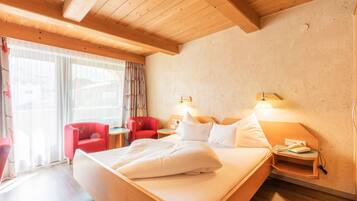 Standard-Doppelzimmer, Balkon (Hohe Munde) | Zimmersafe, kostenloses WLAN, Bettwäsche