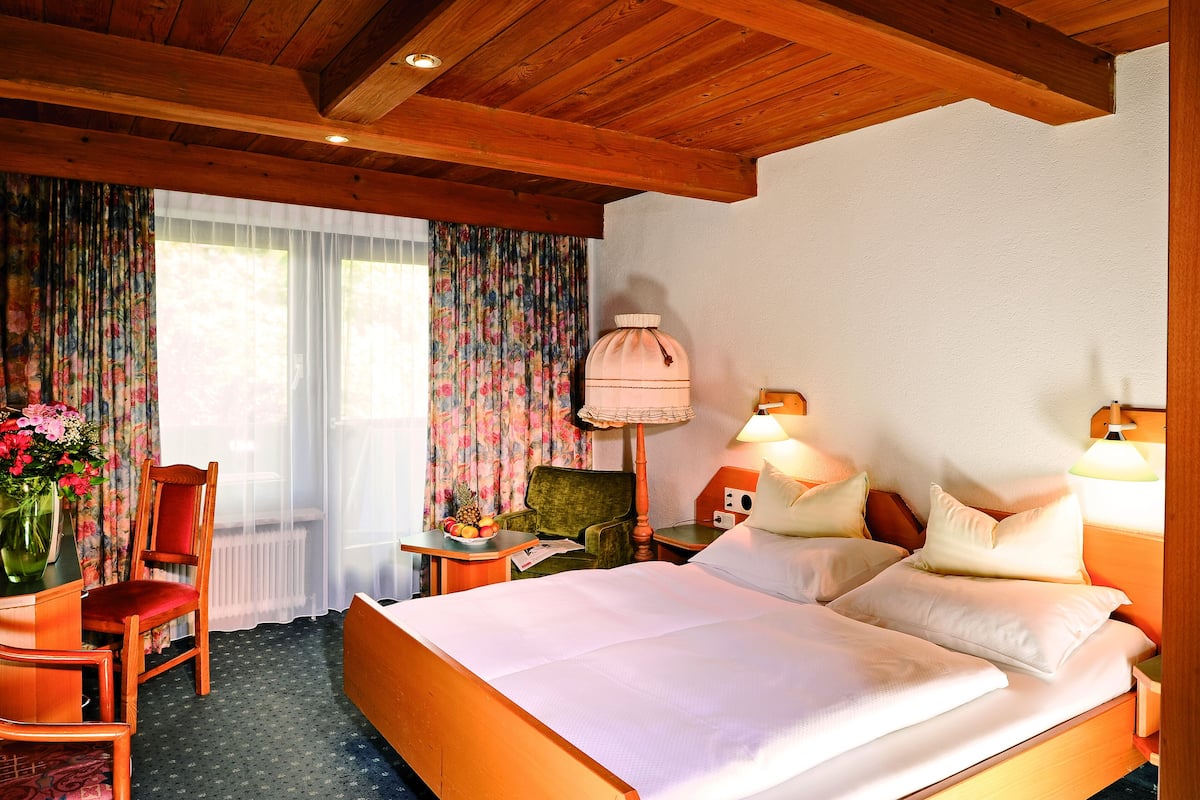 In-room safe, free WiFi, bed sheets