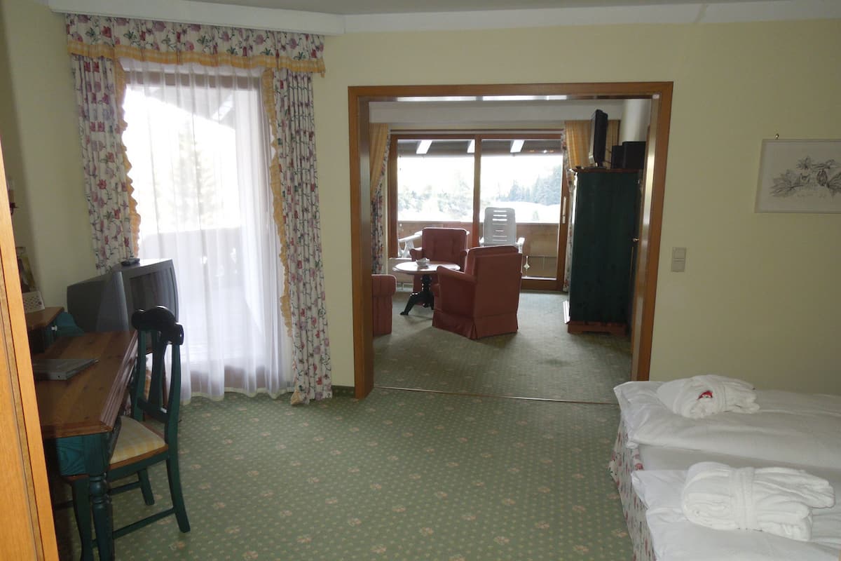 Suite, 1 Bedroom, Bathtub