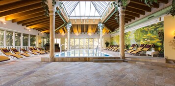 Outdoor pool, pool umbrellas, sun loungers