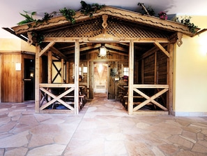 Salas de tratamientos para parejas, sauna, bañera de hidromasaje 