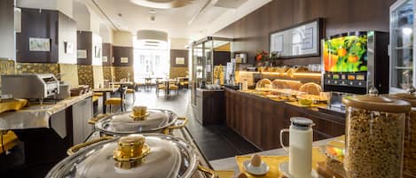 Free daily buffet breakfast