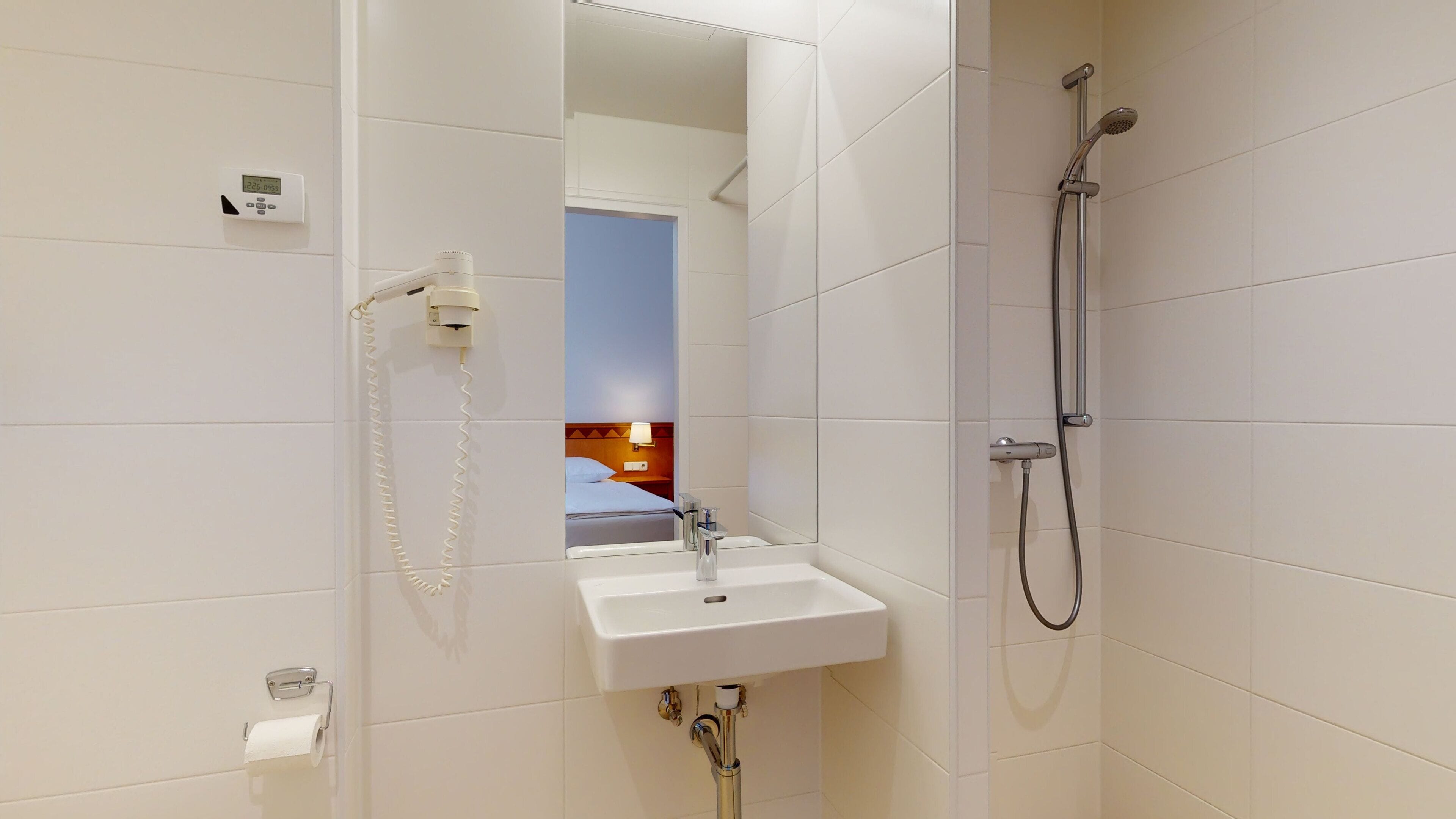 basic double room | bathroom | free toiletries, hair dryer, towels, soap