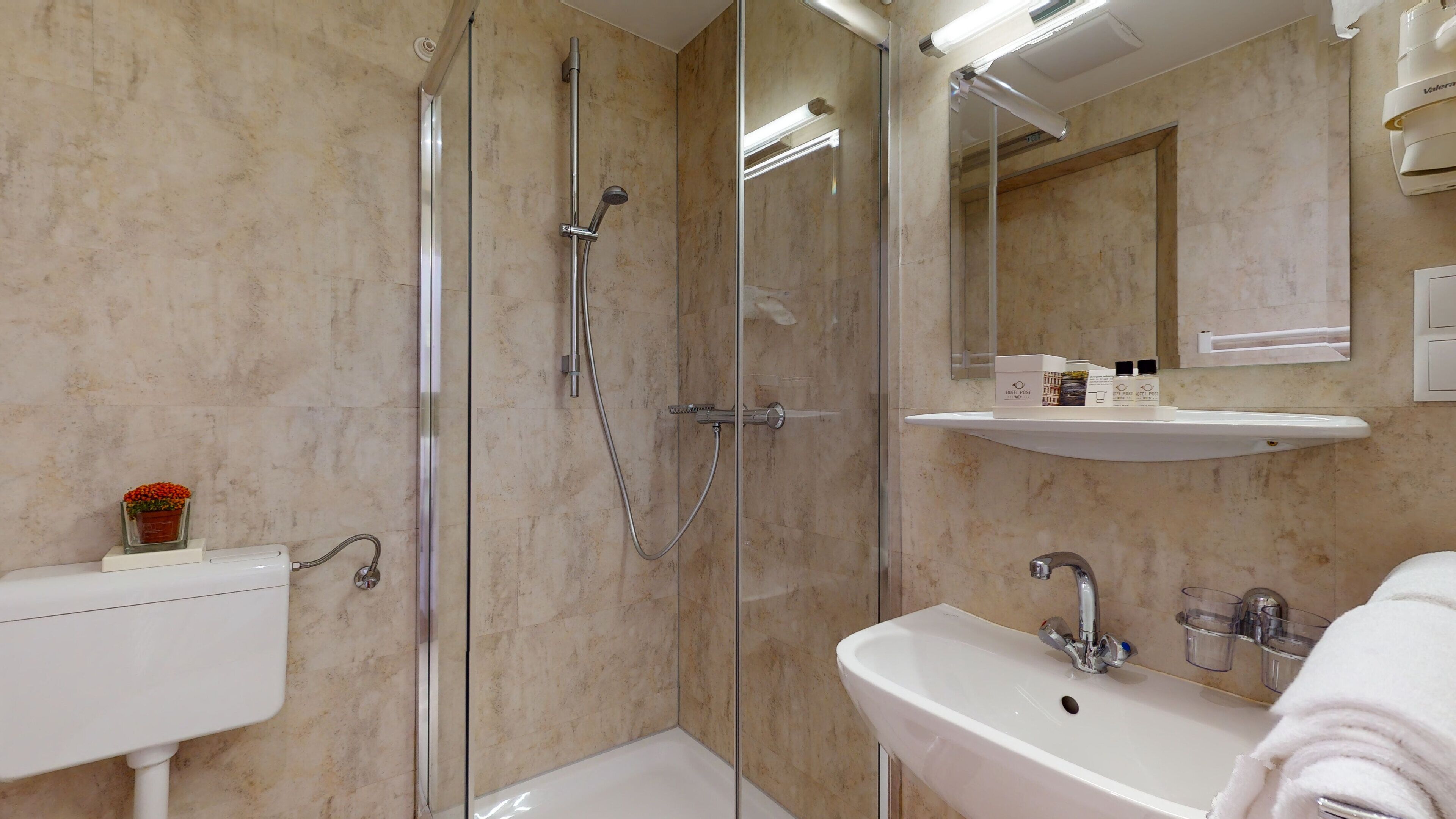 basic double room | bathroom | free toiletries, hair dryer, towels, soap