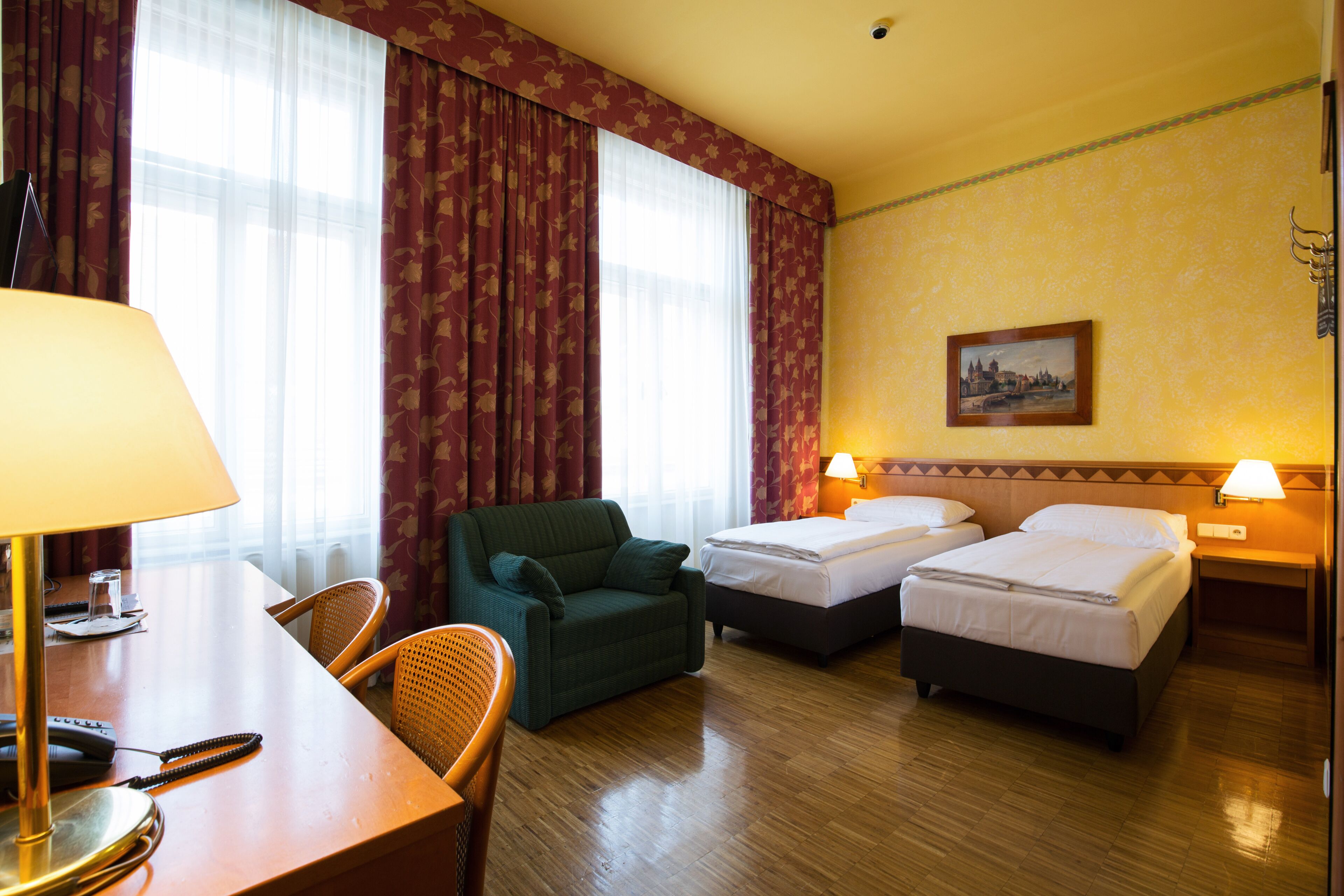 standard double room | hypo-allergenic bedding, in-room safe, desk, soundproofing