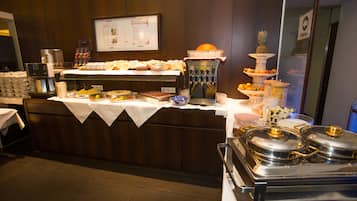 Free daily buffet breakfast