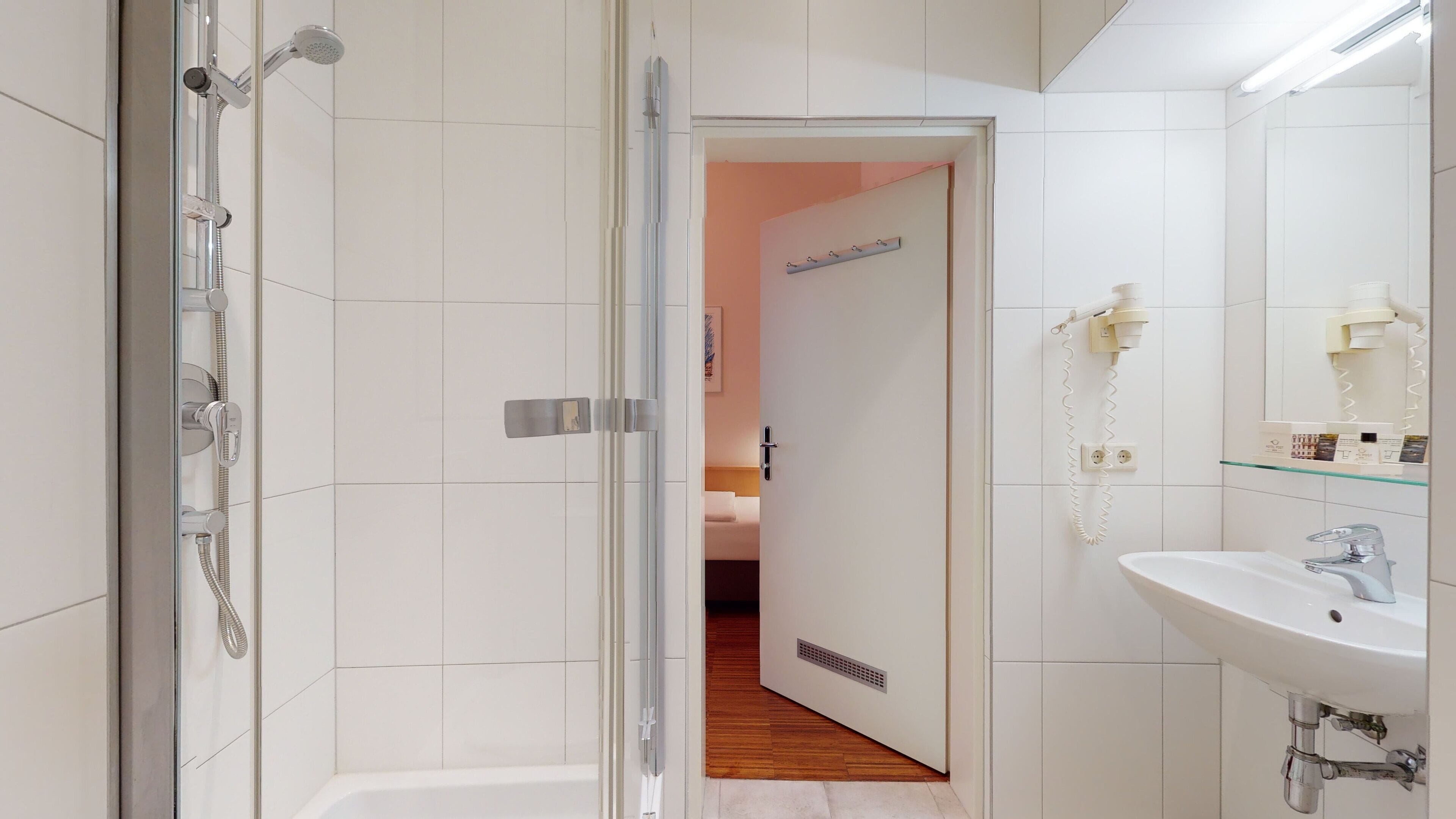 superior single room | bathroom | free toiletries, hair dryer, towels, soap