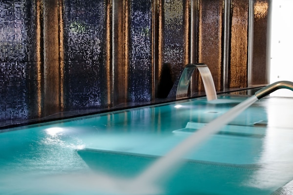 Tina de hidromasaje, tratamientos corporales y hidroterapia
