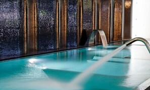 浴缸、美體療程、水療、芳療、熱石按摩、敷體療程