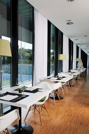 Dining - Open Village Sports Hotel & SPA Club (Guimarães)