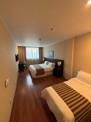Superior Triple Room - Double Bed | Minibar, in-room safe, desk, soundproofing - Amérian Rosario (Rosario)