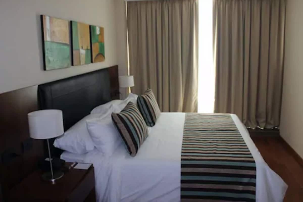 Standard Double Room | Minibar, in-room safe, desk, soundproofing