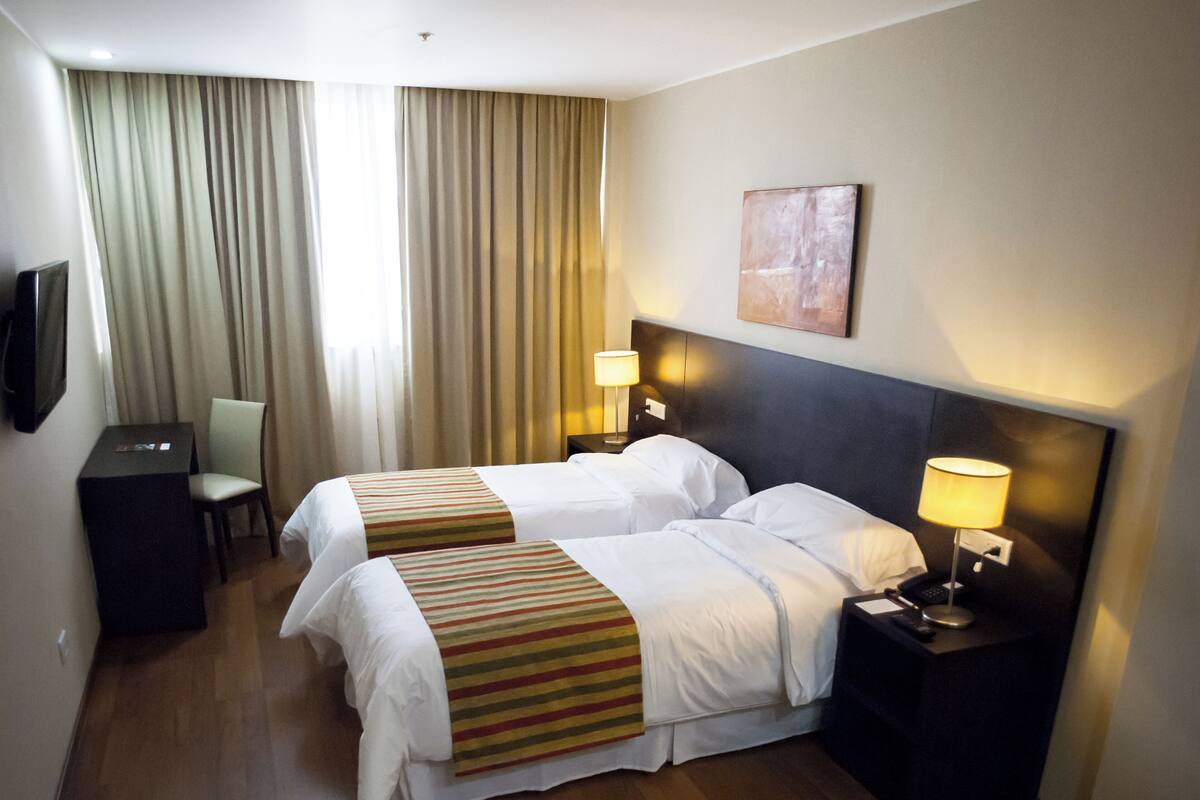 Quarto superior | Frigobar, cofres nos quartos, escrivaninha, quartos à prova de som