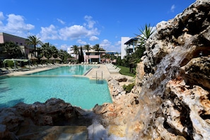3 Außenpools, Liegestühle