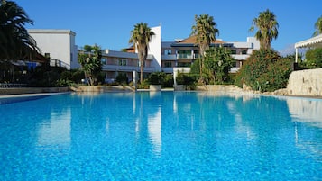 3 outdoor pools, sun loungers