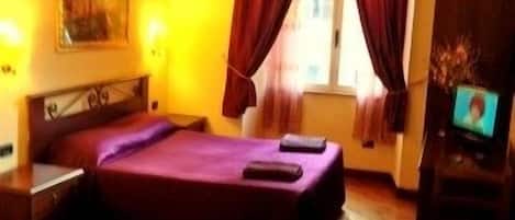 Triple Room | In-room safe, free WiFi