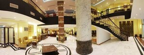 Lobby sitting area - Oasis Hotel (Algiers)