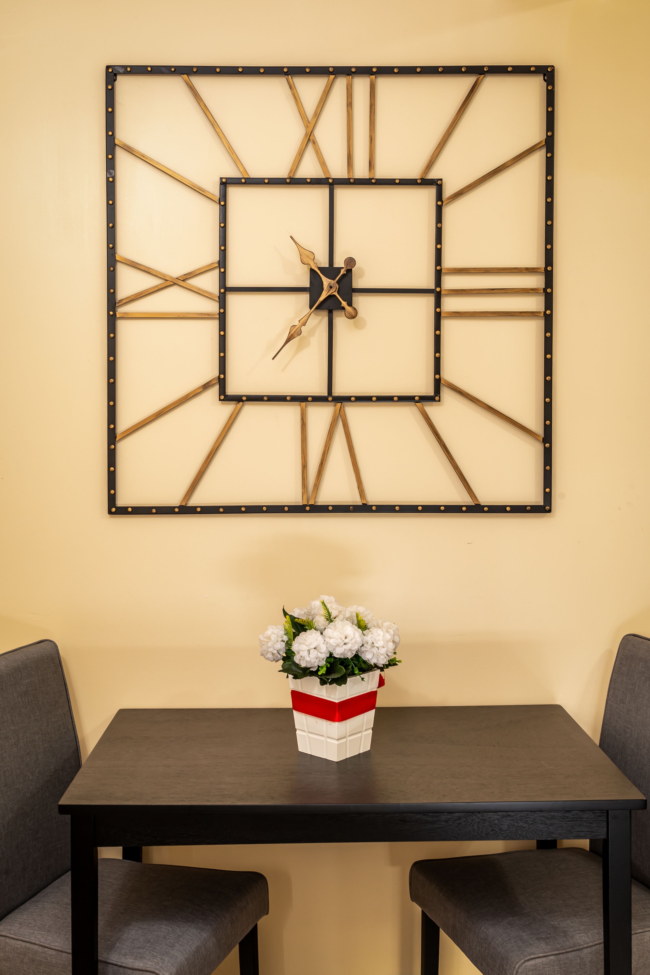 deluxe suite, 1 bedroom, ocean view | in-room dining