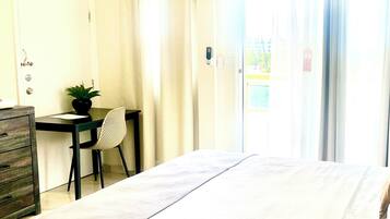 Suite estudio estándar, vista al océano | Ropa de cama de alta calidad y caja de seguridad en la habitación