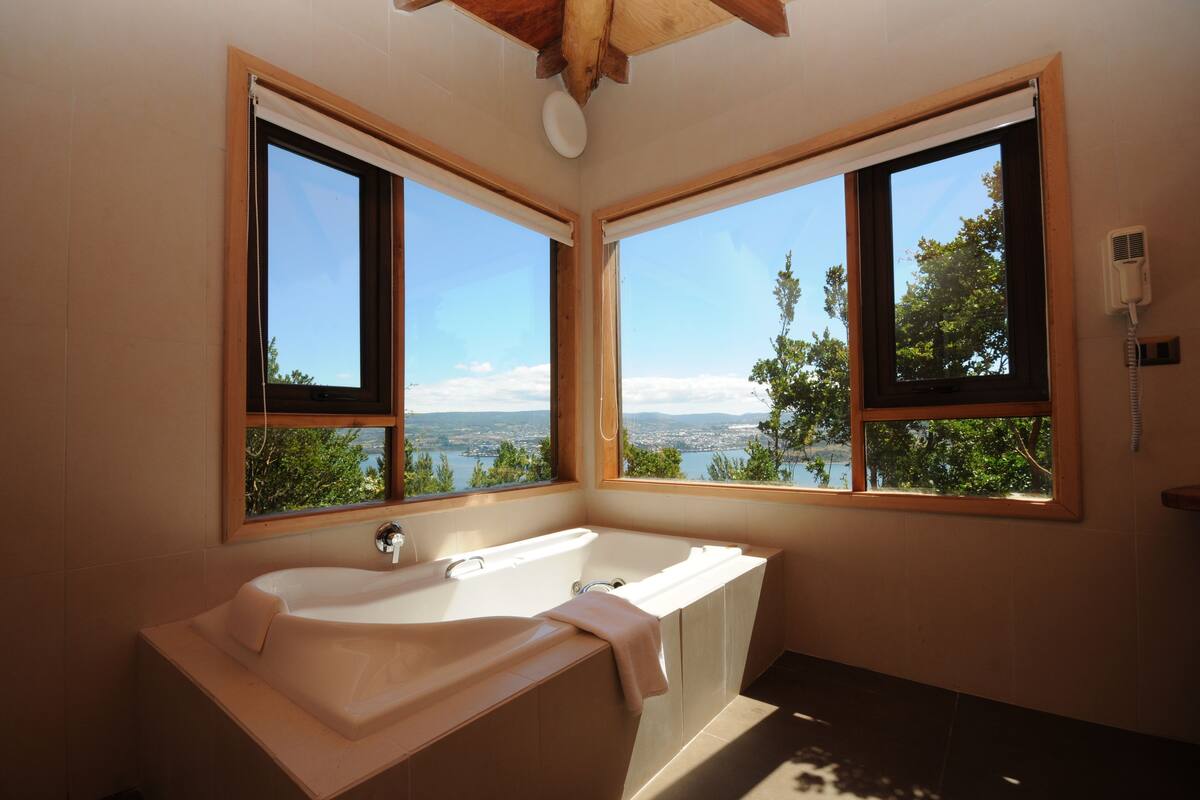 superior suite, 1 king bed with sofa bed, hot tub, sea view | bathroom | combined shower/bathtub, deep-soaking bathtub, rainfall showerhead