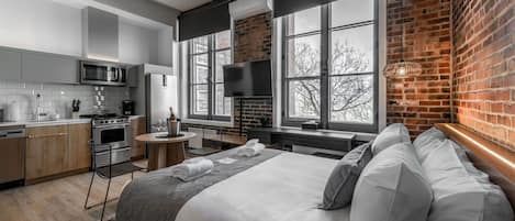 Superior Double Room | Desk, laptop workspace, blackout drapes, soundproofing