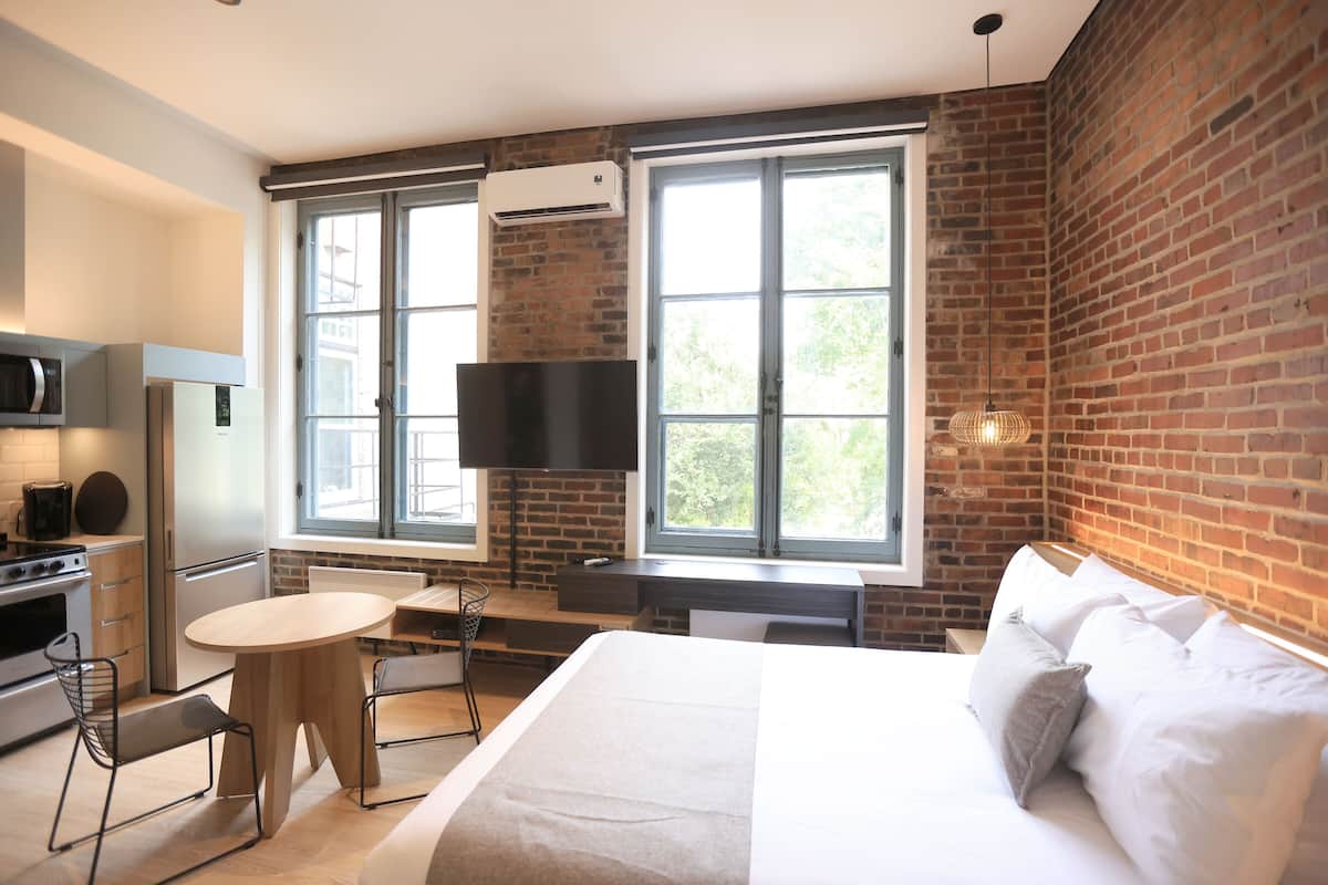 Superior Double Room | 1 bedroom, desk, laptop workspace, blackout drapes