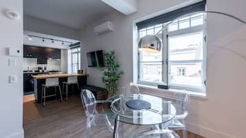Superior Suite | Private kitchen | Fridge, microwave, oven, stovetop