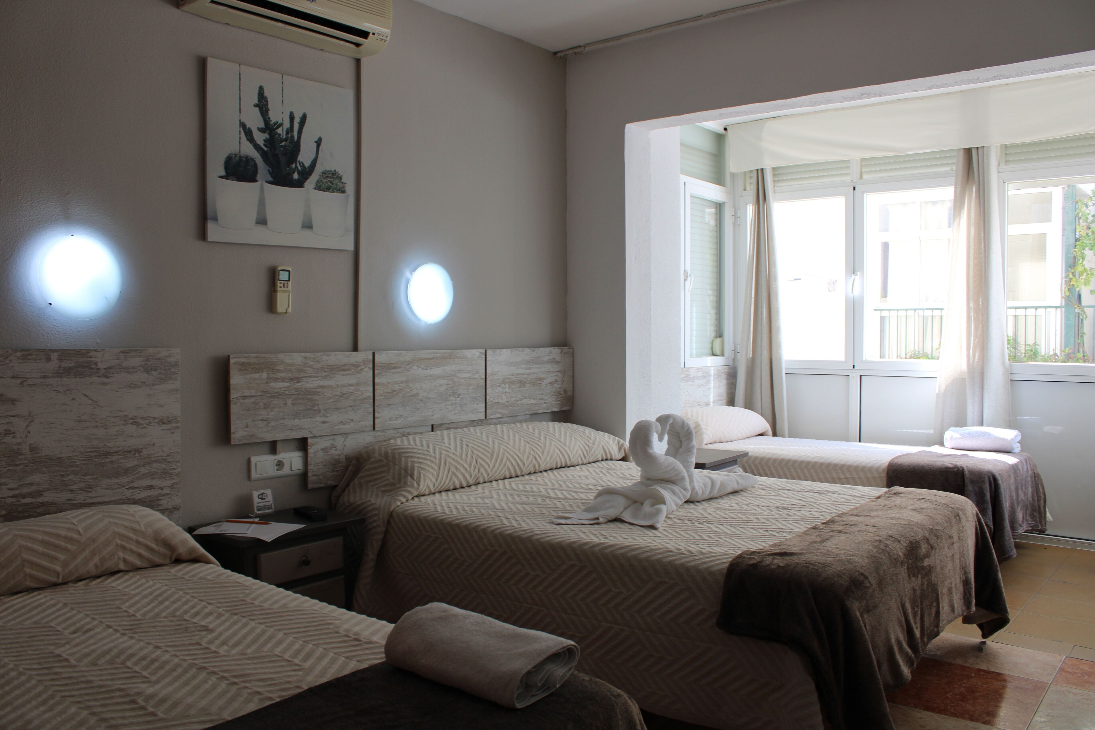 Family Room | In-room safe, desk, iron/ironing board, free WiFi