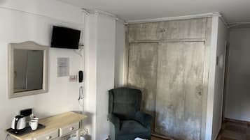 In-room safe, desk, iron/ironing board, free WiFi