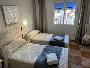 Tomannsrom | Safe på rommet, skrivebord, strykejern/-brett og wi-fi (inkludert)
