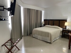 Standard Double Room | In-room safe, individually decorated, individually furnished, desk - Hotel Plaza del Sol (Santo Domingo)