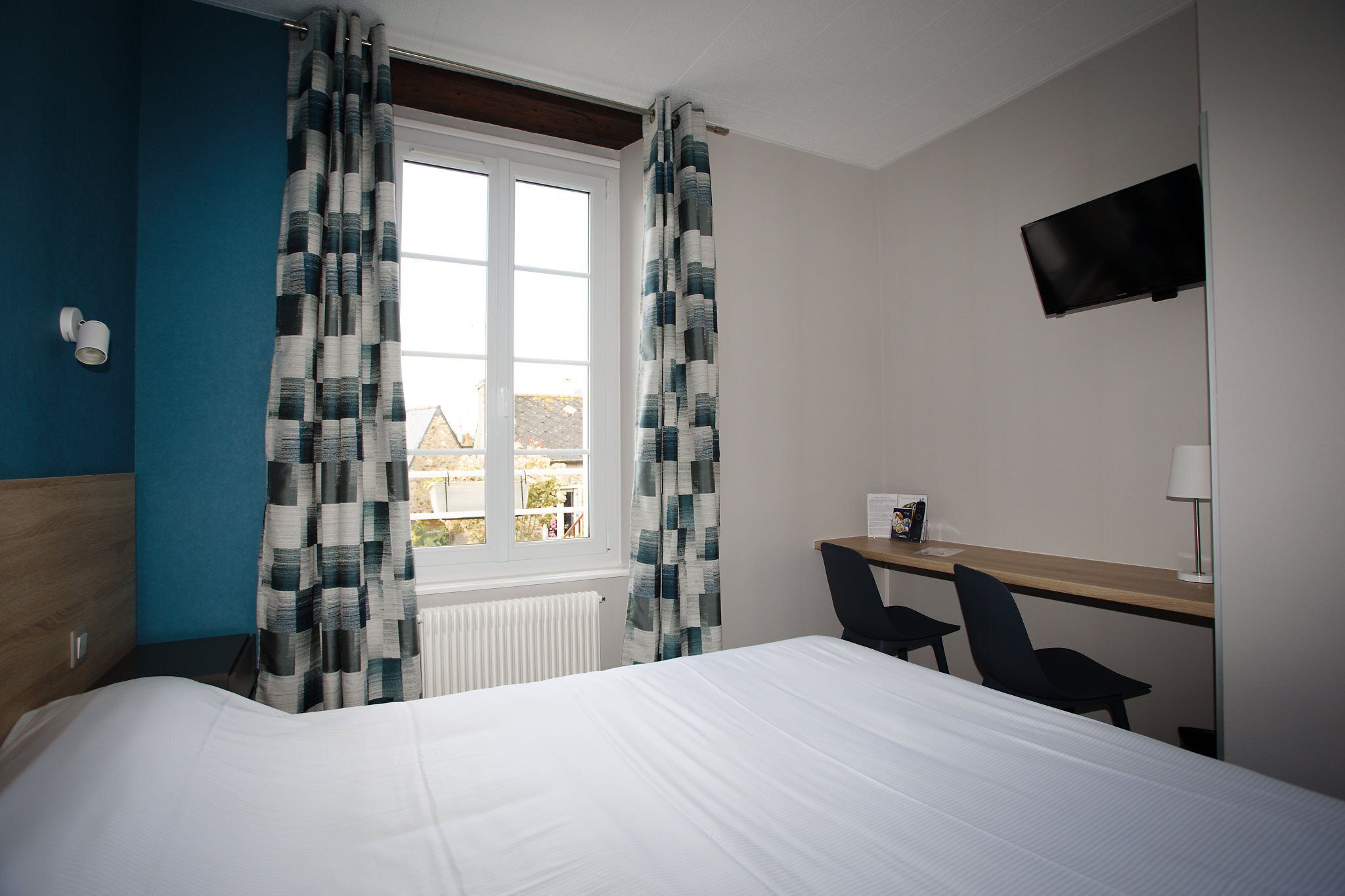 comfort double room | individually decorated, desk, blackout curtains, iron/ironing board