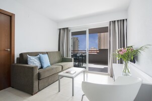 Una televisión de pantalla plana