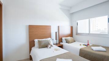 2 bedrooms, in-room safe, desk, blackout curtains