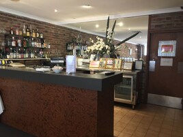 Bar (en el alojamiento)