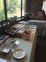 Desayuno a la carta todos los días (con cargo)
