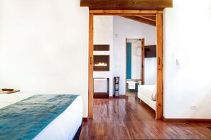 Phòng Superior | Minibar, két bảo mật tại phòng, trang trí khác biệt, bàn 