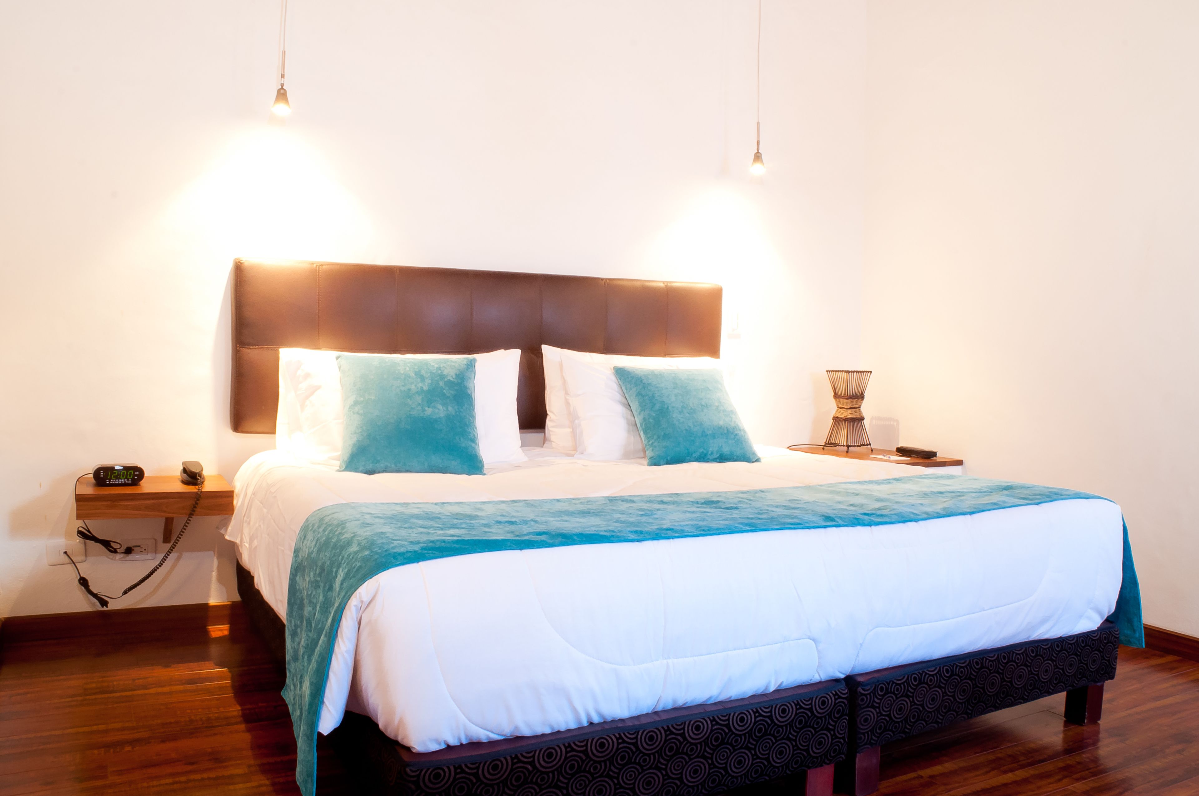 single room | minibar, in-room safe, individually decorated, desk