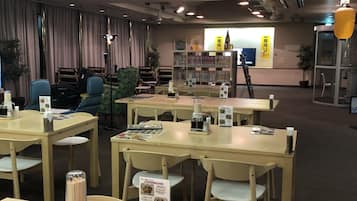 Breakfast and lunch served