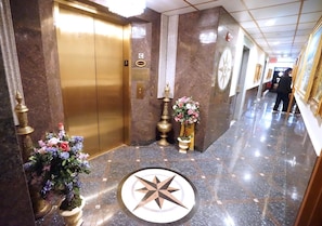 Interior - Paris Suites Hotel (Corona)