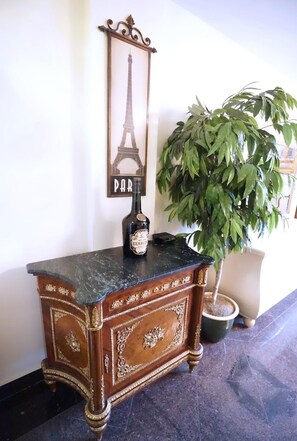 Interior - Paris Suites Hotel (Corona)