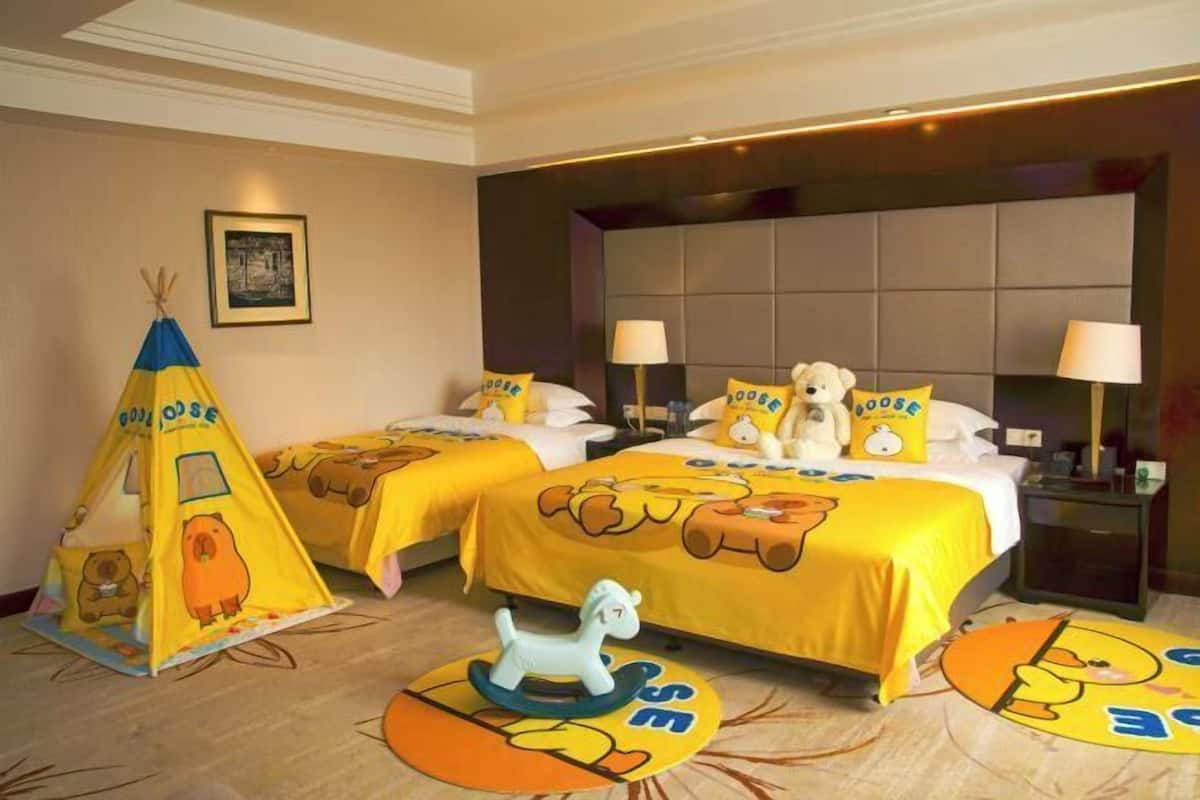 Down duvets, minibar, in-room safe, desk