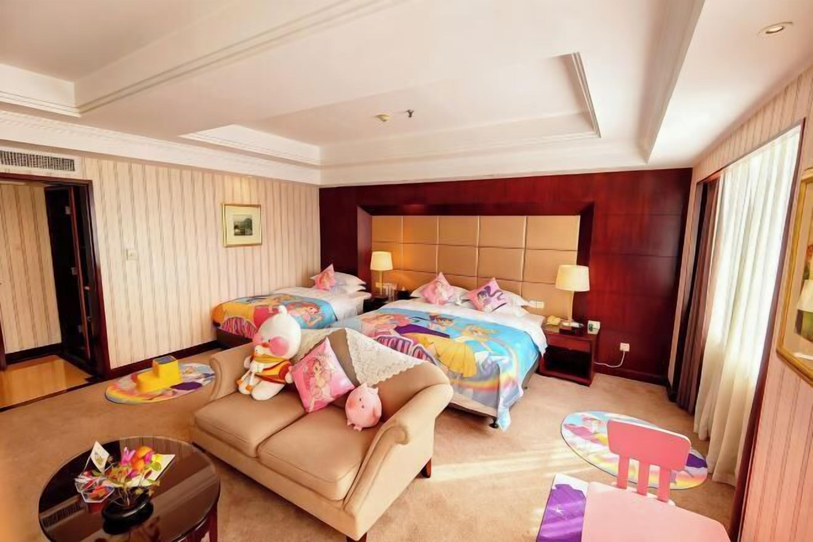 Down comforters, minibar, in-room safe, desk