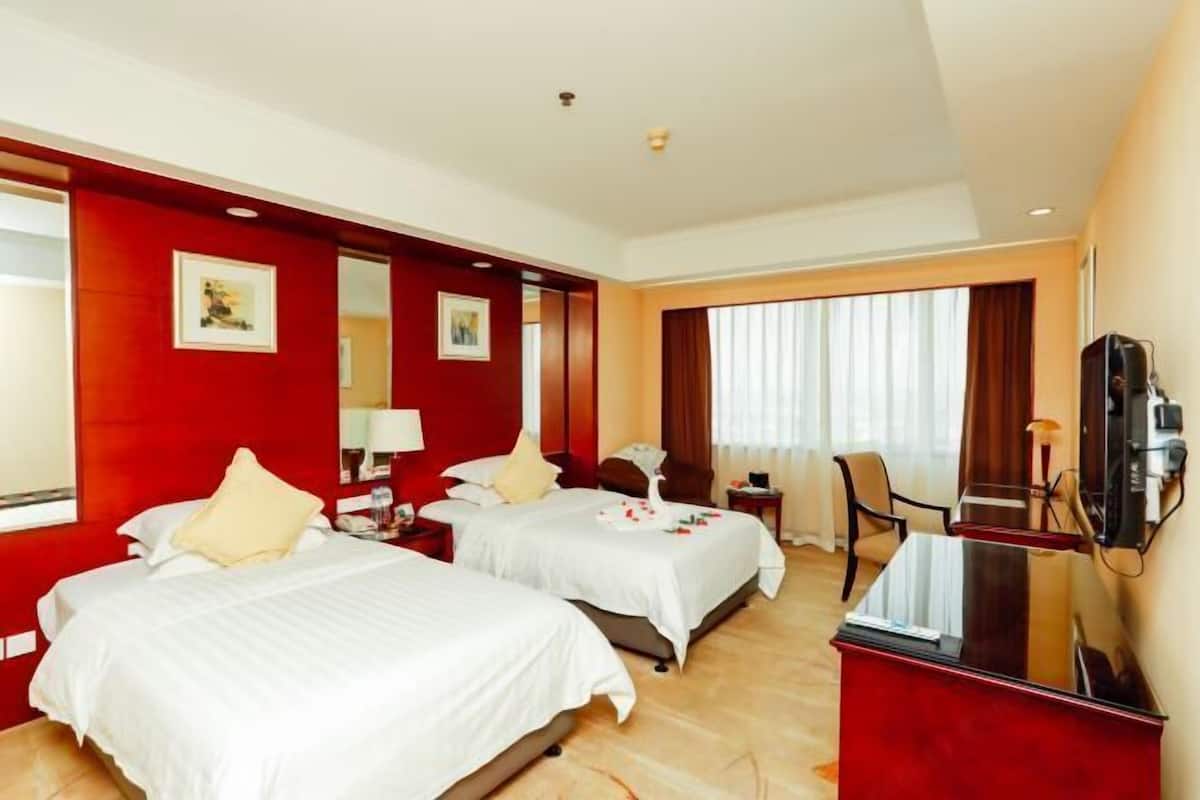 Down duvets, minibar, in-room safe, desk