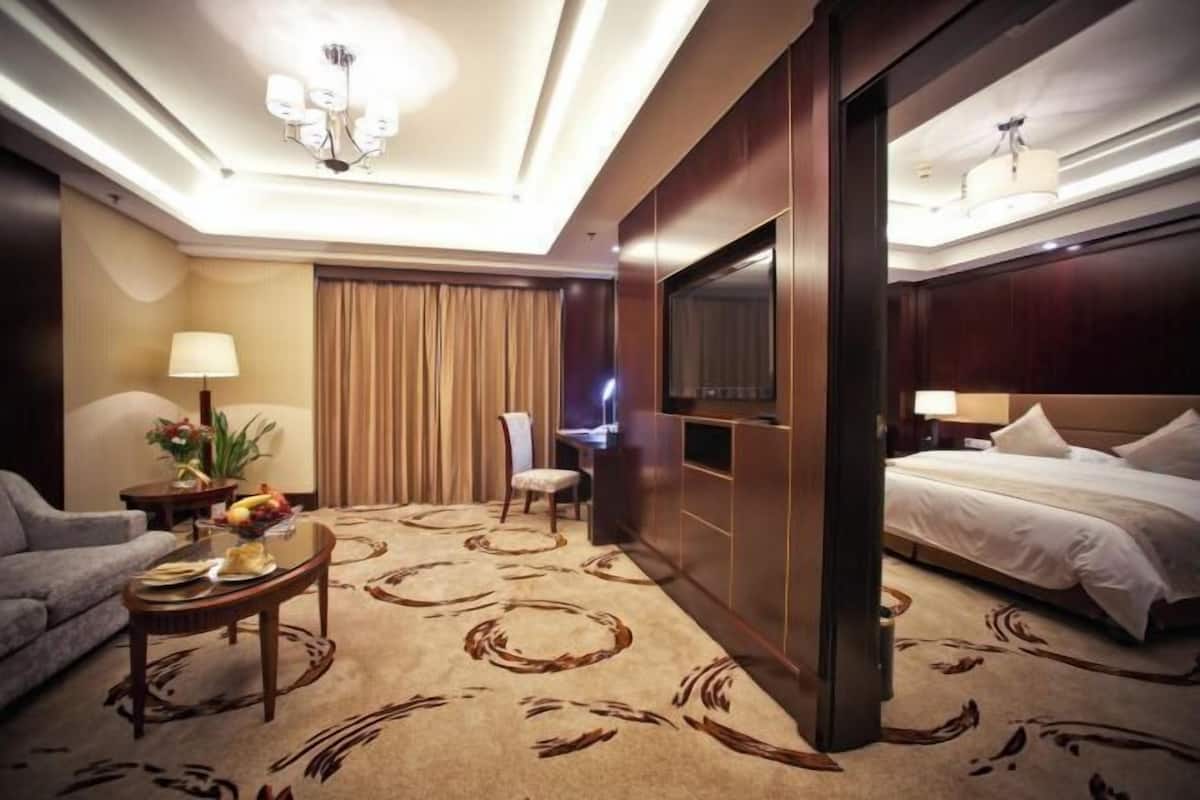 Down duvets, minibar, in-room safe, desk