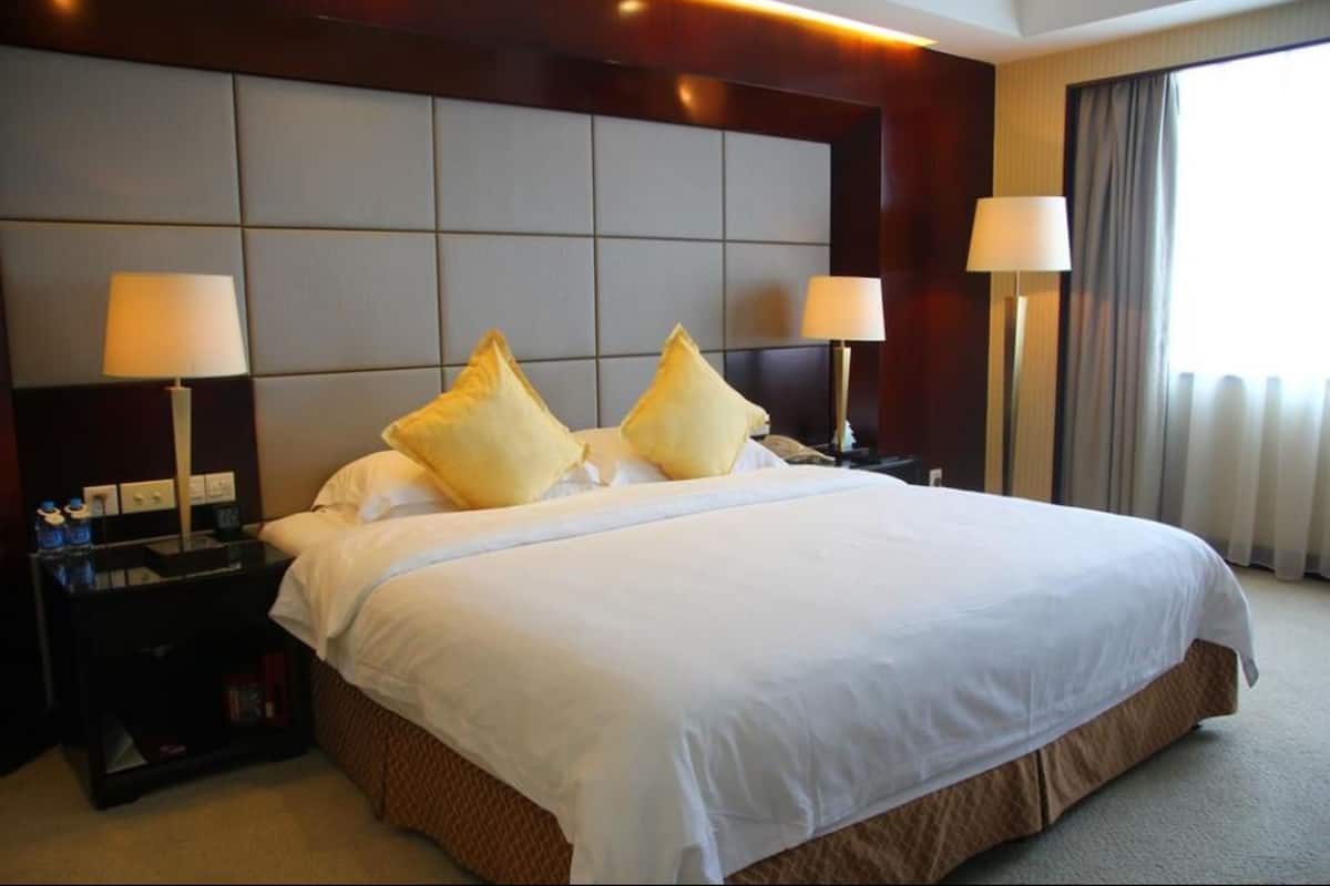 Down duvets, minibar, in-room safe, desk