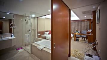 Separate bathtub and shower, jetted bath, free toiletries, hair dryer
